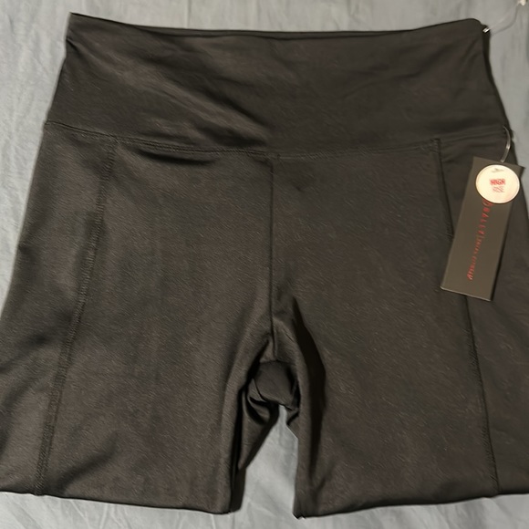 🆕Bally Total Fitness Women’s Short Size XL - Picture 5 of 10
